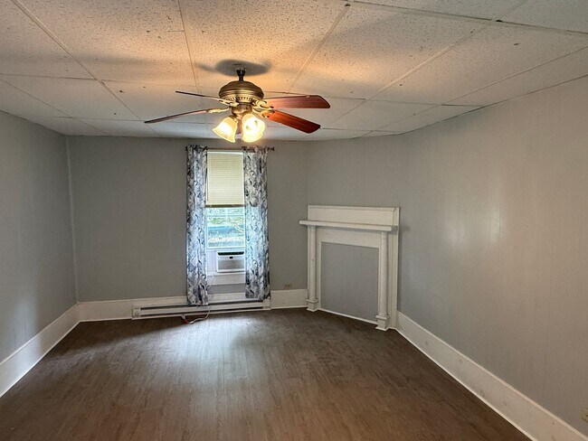 Building Photo - Spacious 4 Bedroom, Cambridge Home with Large Yard, Office & Front Porch Near Downtown Waterfront!