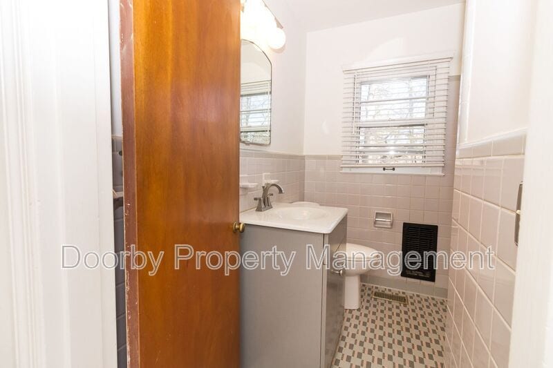 Building Photo - 203 Dawn St