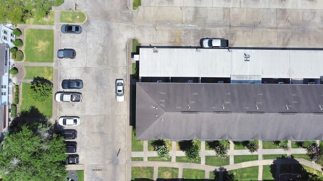 Building Photo - 11899 Algonquin Dr