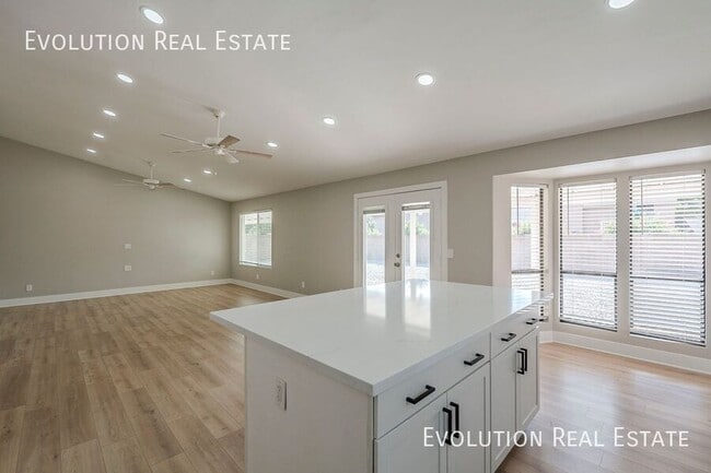 Building Photo - 6443 E Sandra Terrace