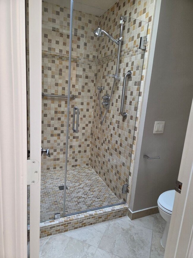 Building Photo - Amazing 3 bedroom, 3 bathroom Walnut Creek...