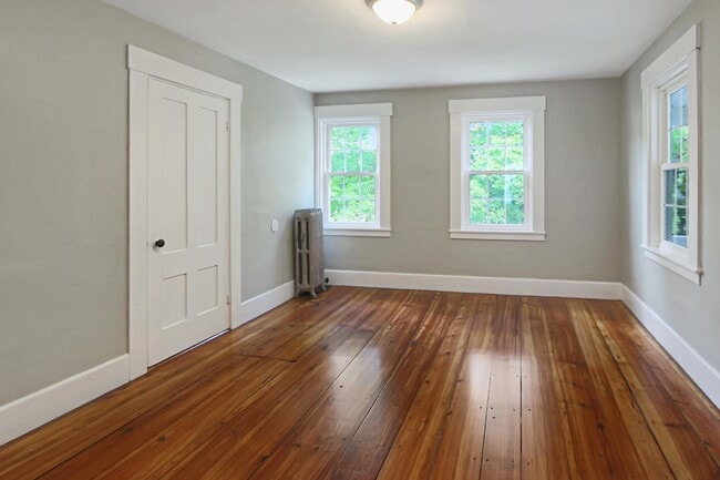 Building Photo - 35 Souhegan St