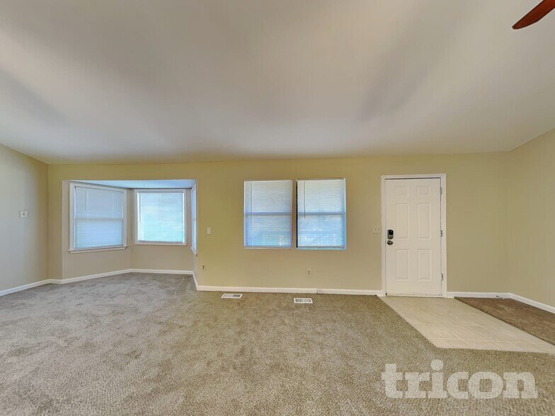 Building Photo - 8977 Tweeddale Dr