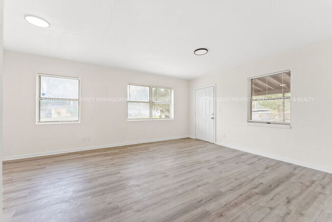 Building Photo - AFFORDABLE AND FULLY RENOVATED 3 BED 1 BATH