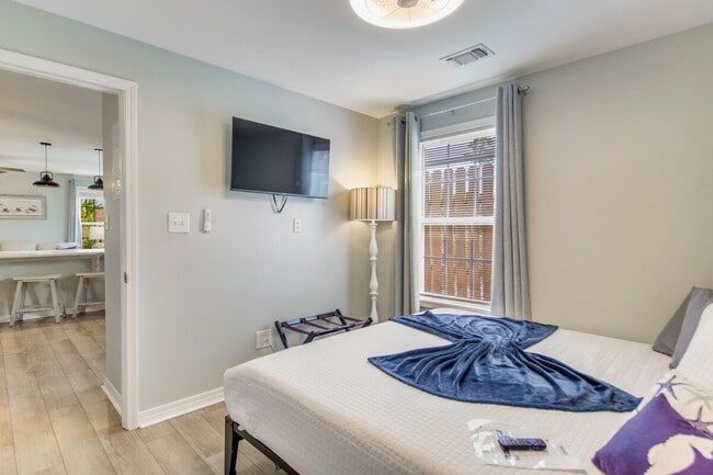 Building Photo - 5499 Medina Rd