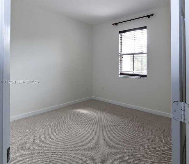 Building Photo - 1027 NE 207th St