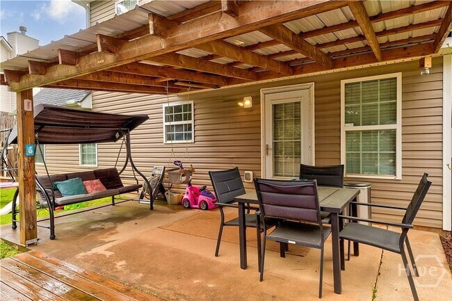 Building Photo - Beautiful 3BR/3BA Home with Private Pool in Commerce