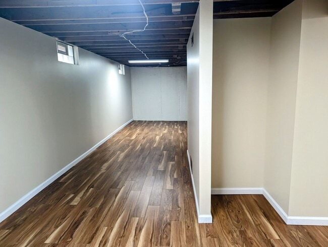 Building Photo - Adorable Belmont Home with Basement - AVAILABLE NOW!