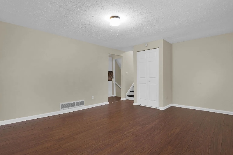 Building Photo - 2464 Queenswood Dr