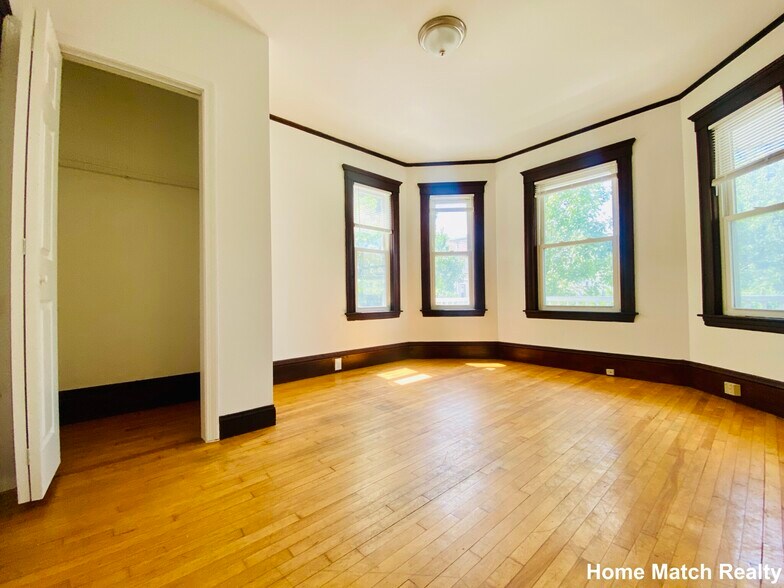 Building Photo - 39 Michigan Ave