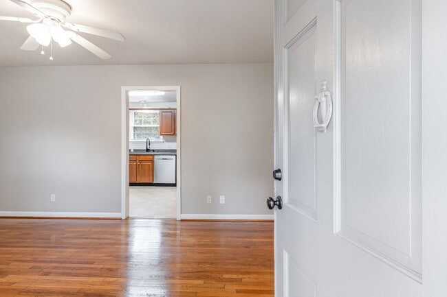 Building Photo - 5506 Bon Air Cir