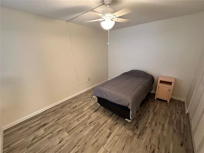 Building Photo - 645 Woodlawn Dr