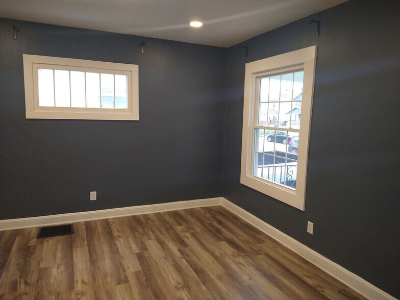 Building Photo - 587 S Ogden Ave