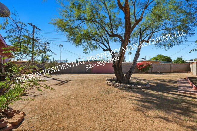 Building Photo - 2402 S Calle Yucatan