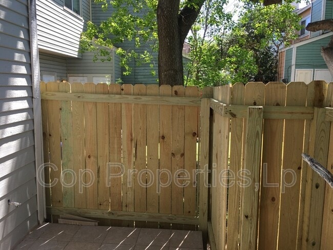 Building Photo - 1804 Gary’s Park