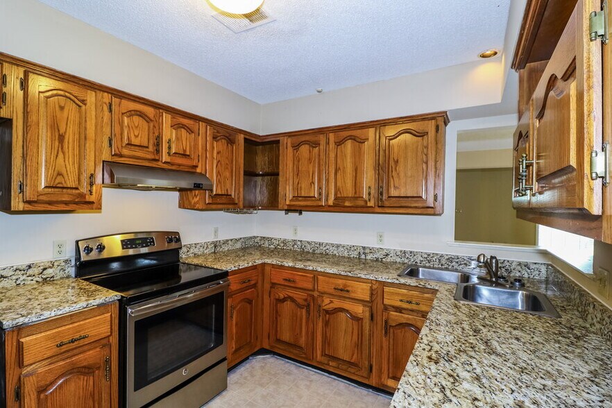 Building Photo - 1611 Oaken Bucket Dr