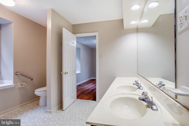 Building Photo - 3084 Eutaw Forest Dr