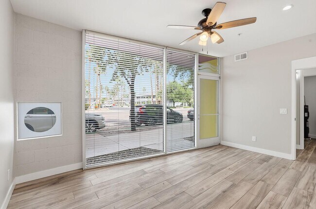 Building Photo - 1111 W University Dr