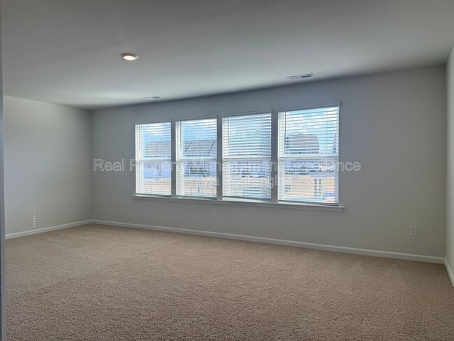 Building Photo - 828 Old Tarboro Rd