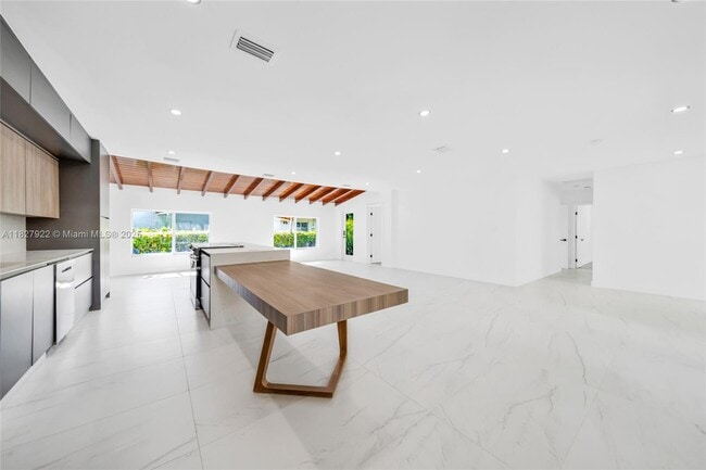 Building Photo - 400 Sansovino Ave