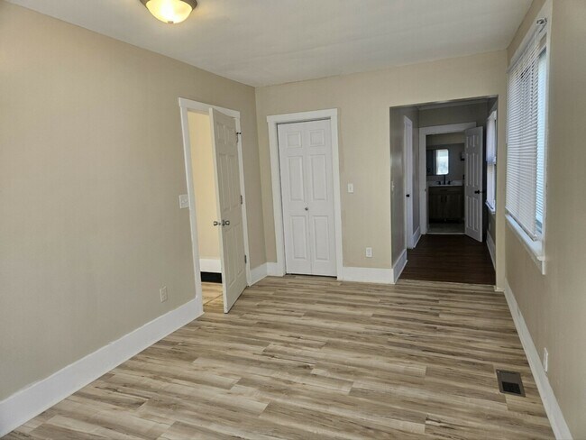 Building Photo - Warren