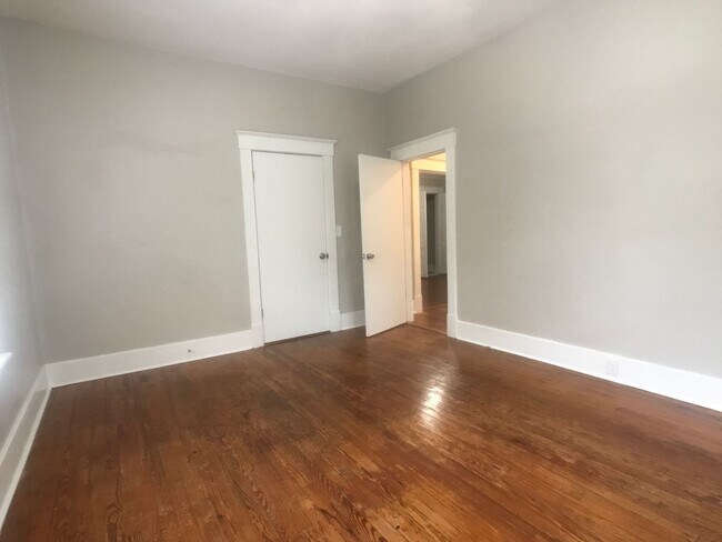 Building Photo - 1122 E 37th St