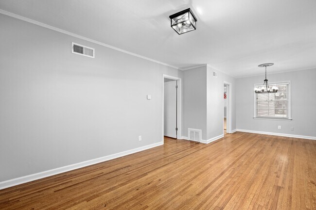 Building Photo - 1453 Colonial Rd