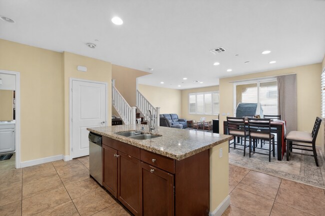 Building Photo - 306 Calle Rayo