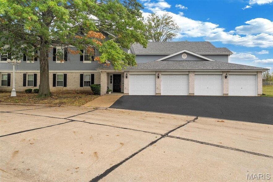 Primary Photo - 1141 Sunbolt Dr