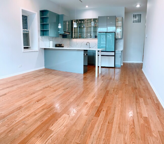 Primary Photo - 737 W 26th St