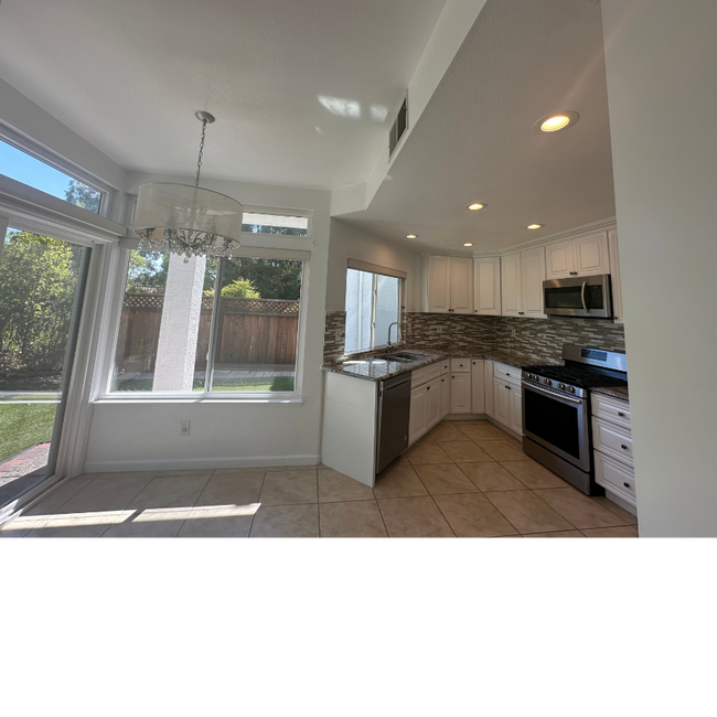 Building Photo - 122 Lakeridge Ln