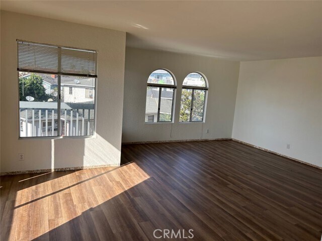 Building Photo - 402 S Ola Vista