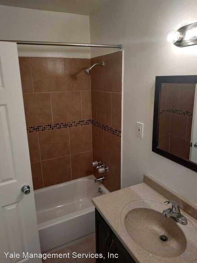 Building Photo - 18553-18563 Clark St