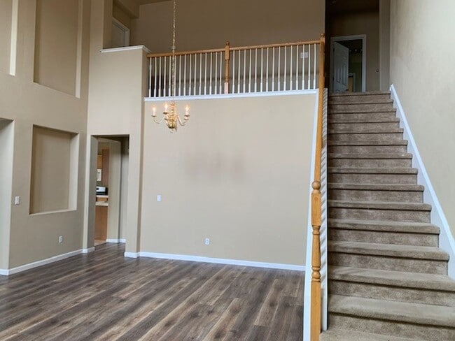 Building Photo - Big, Beautiful, Two Story Home in North Natomas