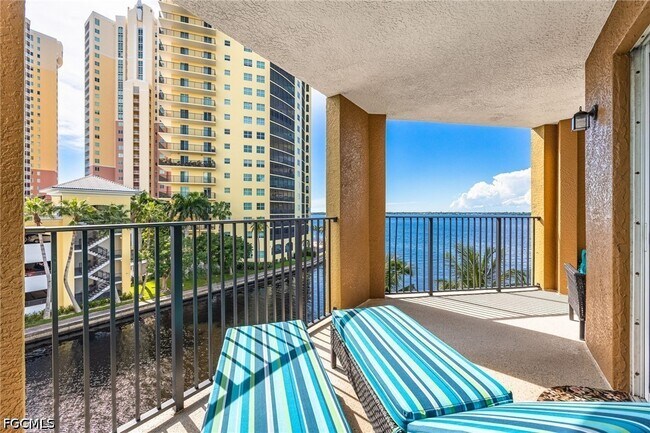 Building Photo - 2825 Palm Beach Blvd