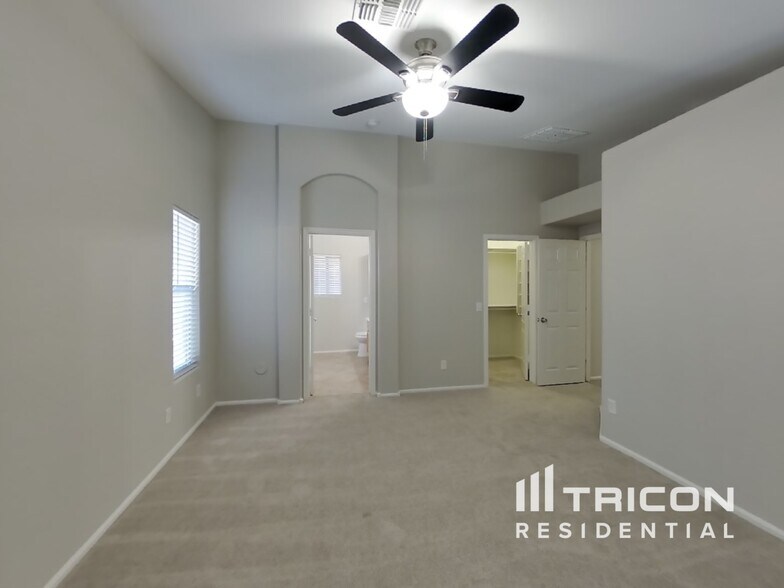 Building Photo - 2116 S 160th Ln