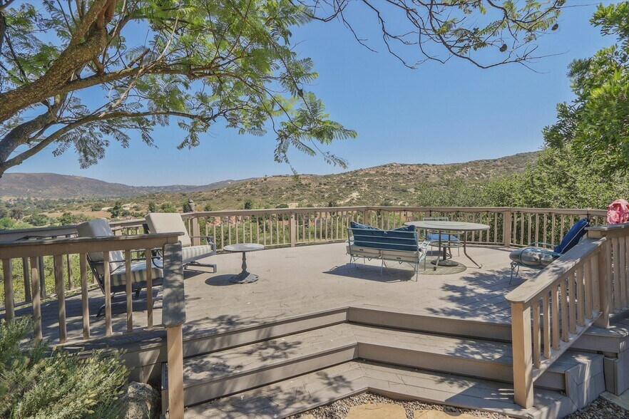 Building Photo - 15549 Vista Vicente Dr