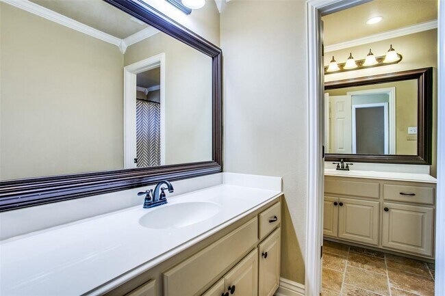 Building Photo - 1203 Limestone Creek Dr
