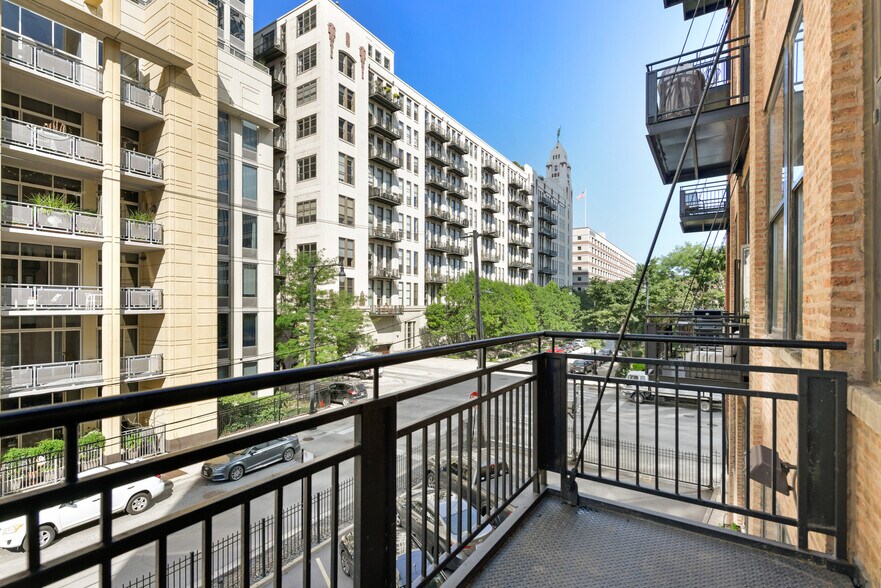 Primary Photo - 525 W Superior St