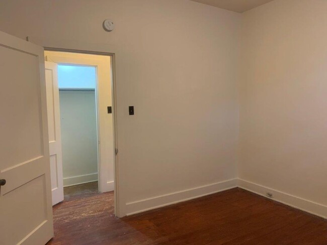 Building Photo - 1st Floor 1 Story 1 Bedroom 1 Bathroom Apa...