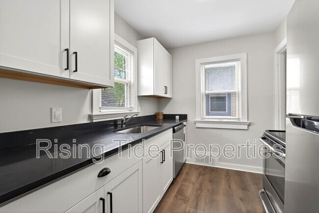 Building Photo - 1512 Emmons Ave