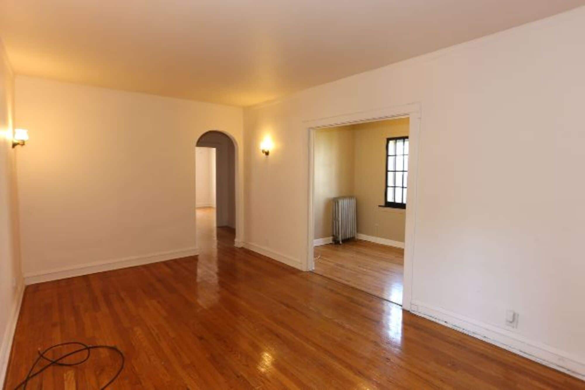 Building Photo - 2208 W Ainslie St