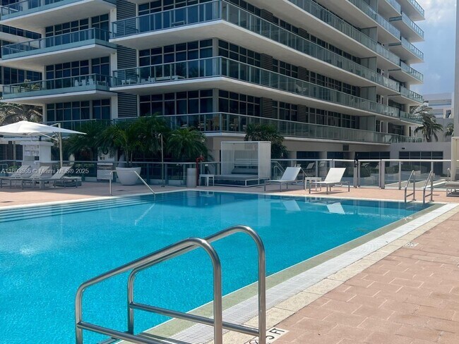 Building Photo - 3739 Collins Ave