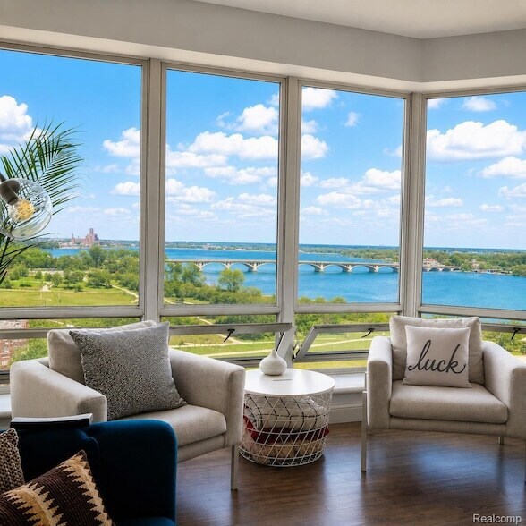 Building Photo - 250 E Harbortown Dr