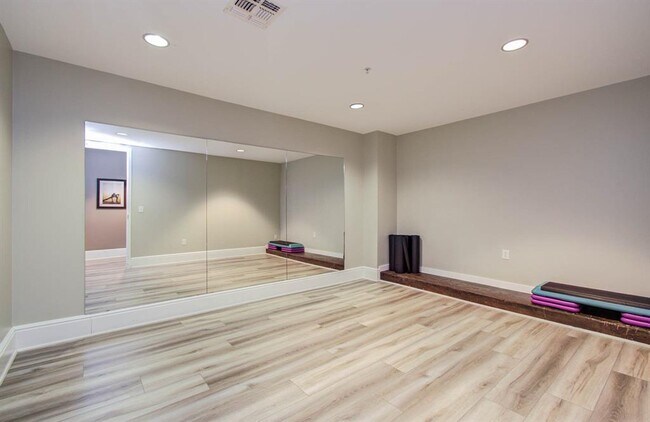 Building Photo - 5925 Almeda Rd
