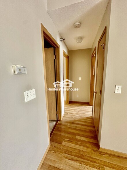 Building Photo - 5924 Sutton Pl