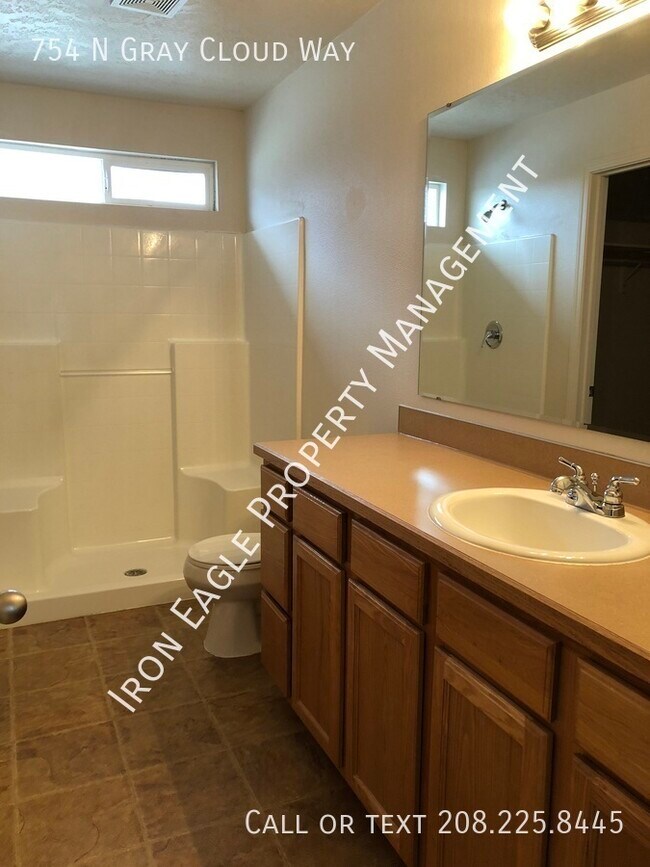 Building Photo - 754 N Gray Cloud Way