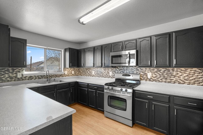 Building Photo - 14141 Tierra Leona Dr