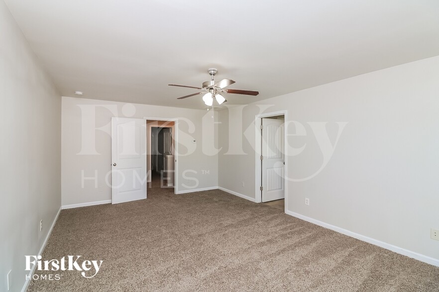 Building Photo - 404 Silverwood Dr