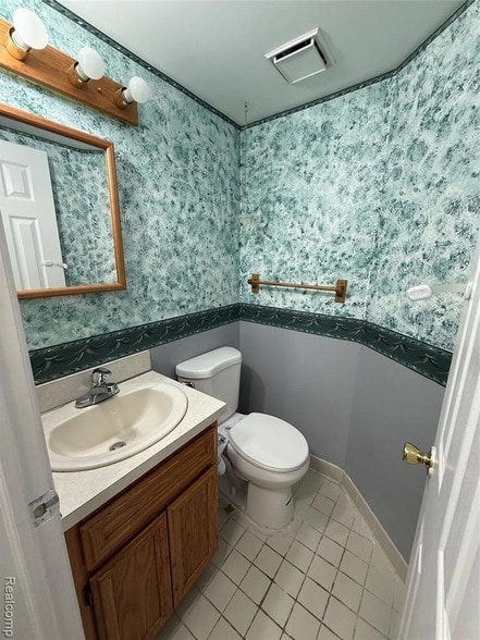 Building Photo - 15817 Charleston Dr